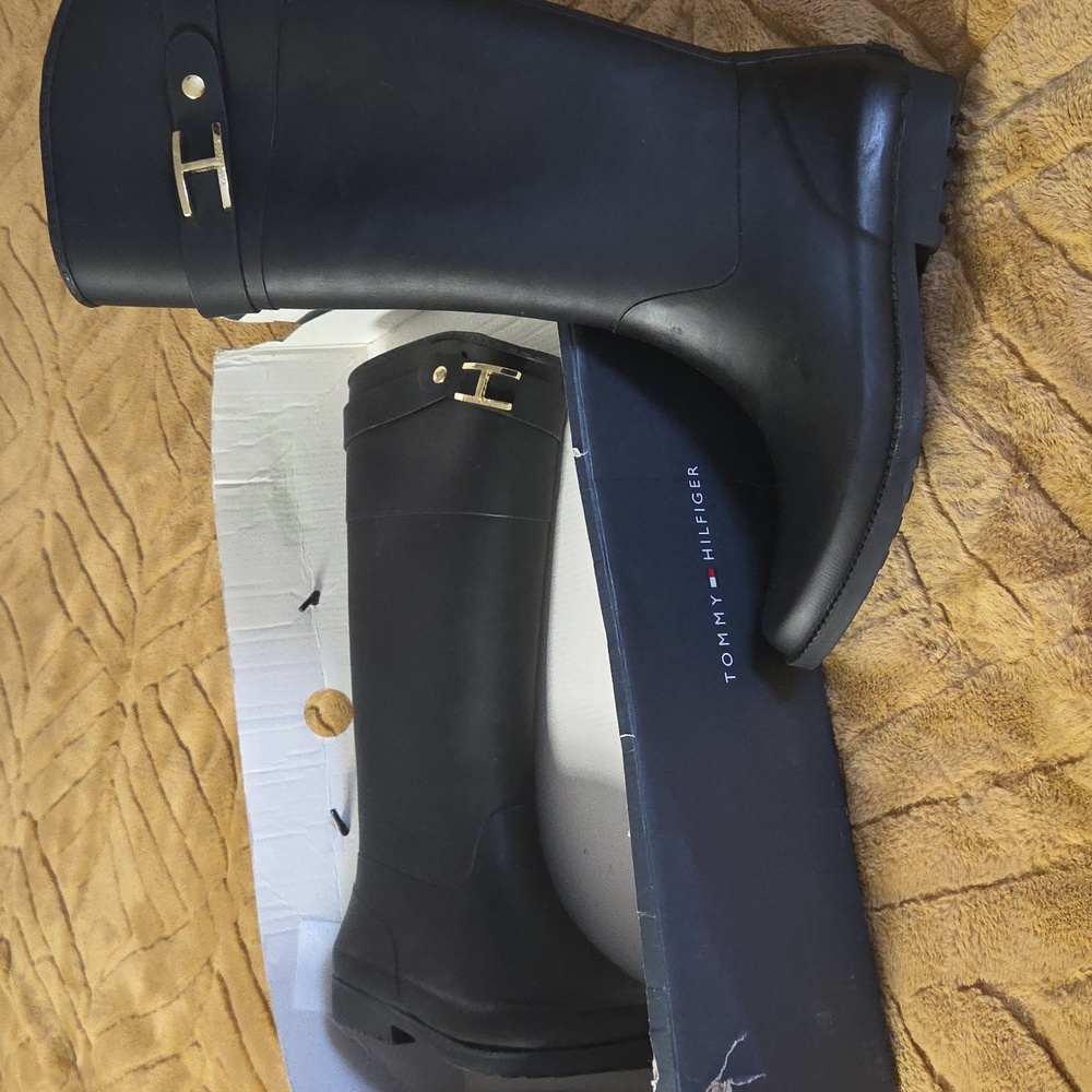 NWT. Tommy Hilfiger Black Rain & Snow Boots for Women